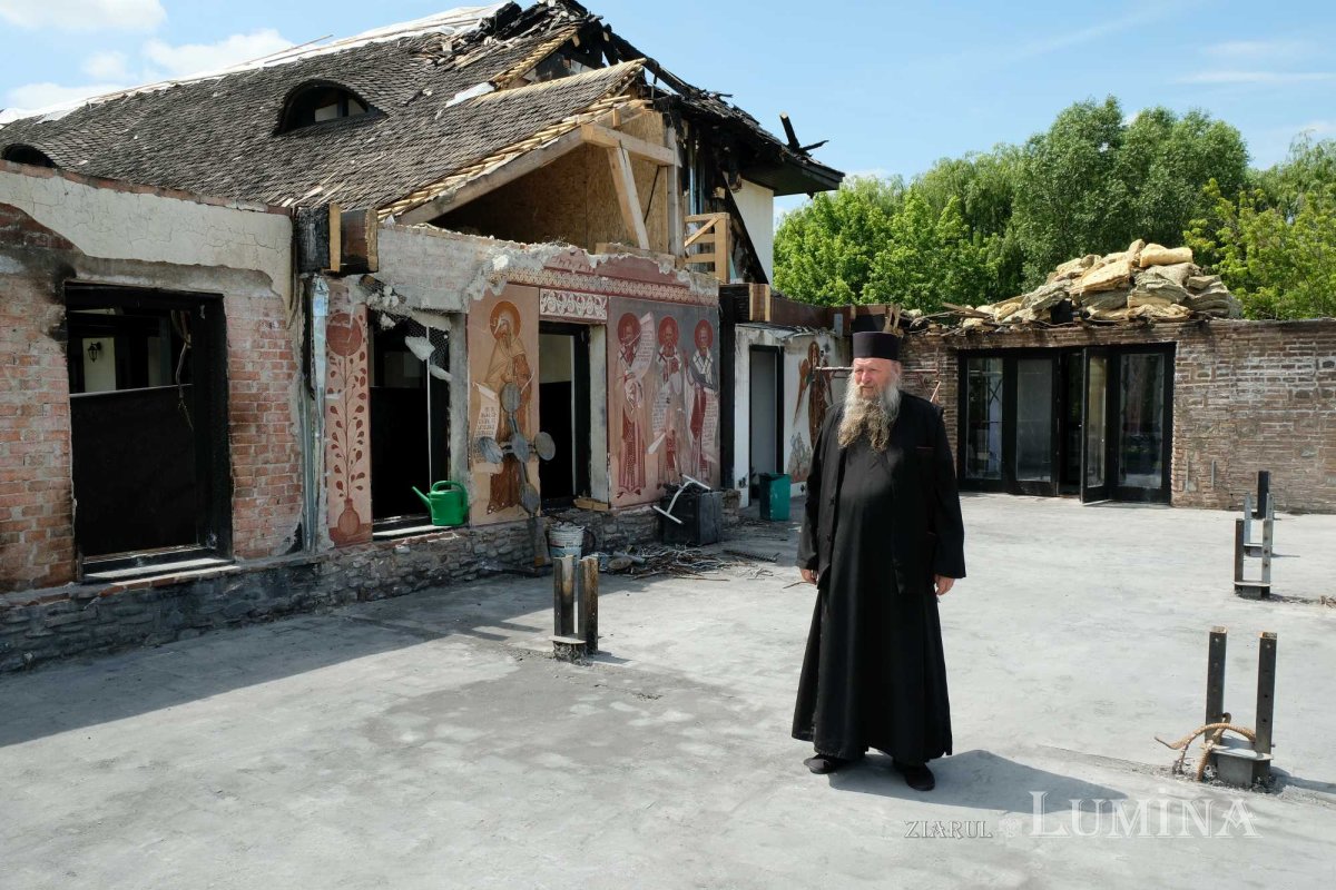 O mănăstire care va renaște din cenușă 258729