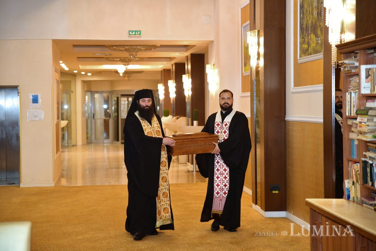 Veşmânt al Sfintei Cuvioase Parascheva dăruit capelei Centrului Luxab 259082