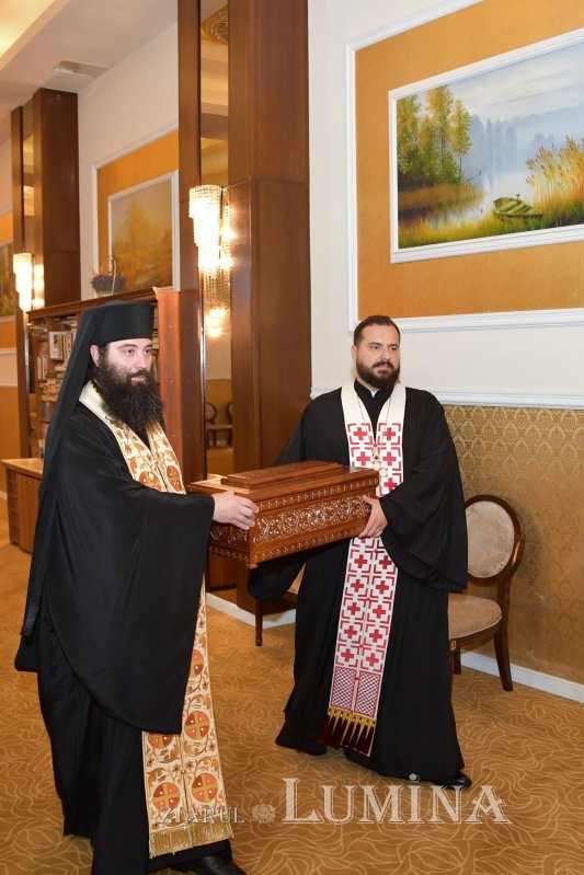 Veşmânt al Sfintei Cuvioase Parascheva dăruit capelei Centrului Luxab 259083