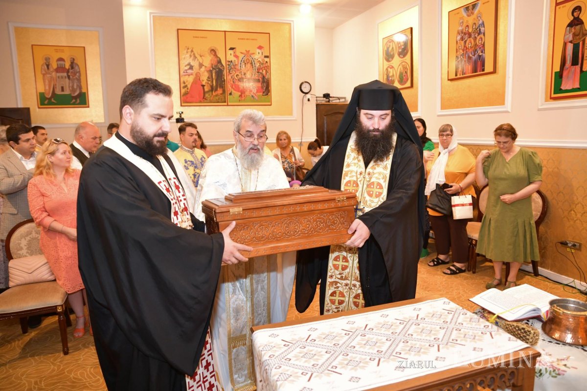 Veşmânt al Sfintei Cuvioase Parascheva dăruit capelei Centrului Luxab 259084