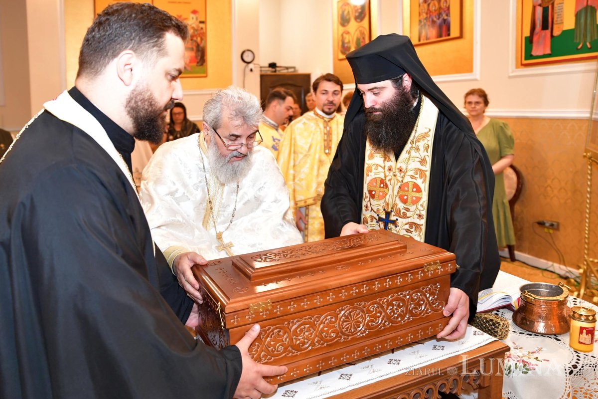 Veşmânt al Sfintei Cuvioase Parascheva dăruit capelei Centrului Luxab 259085