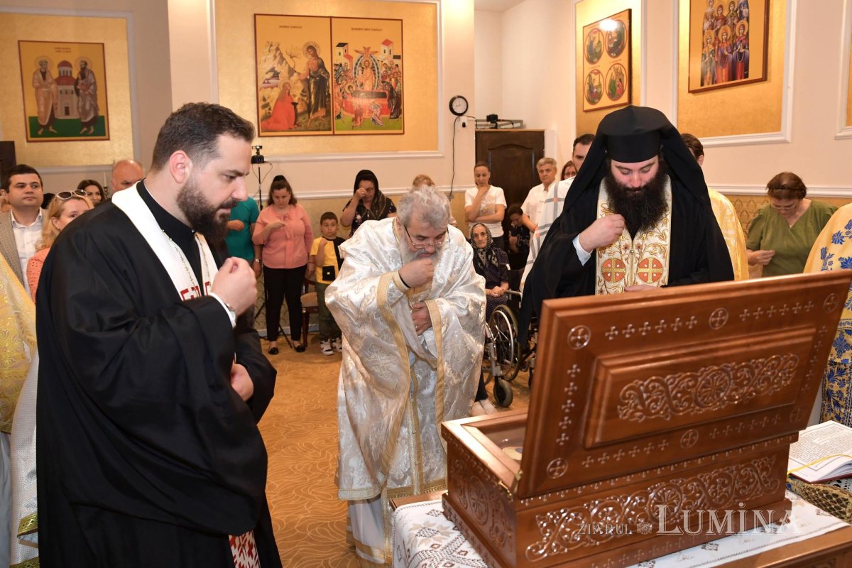 Veşmânt al Sfintei Cuvioase Parascheva dăruit capelei Centrului Luxab 259086