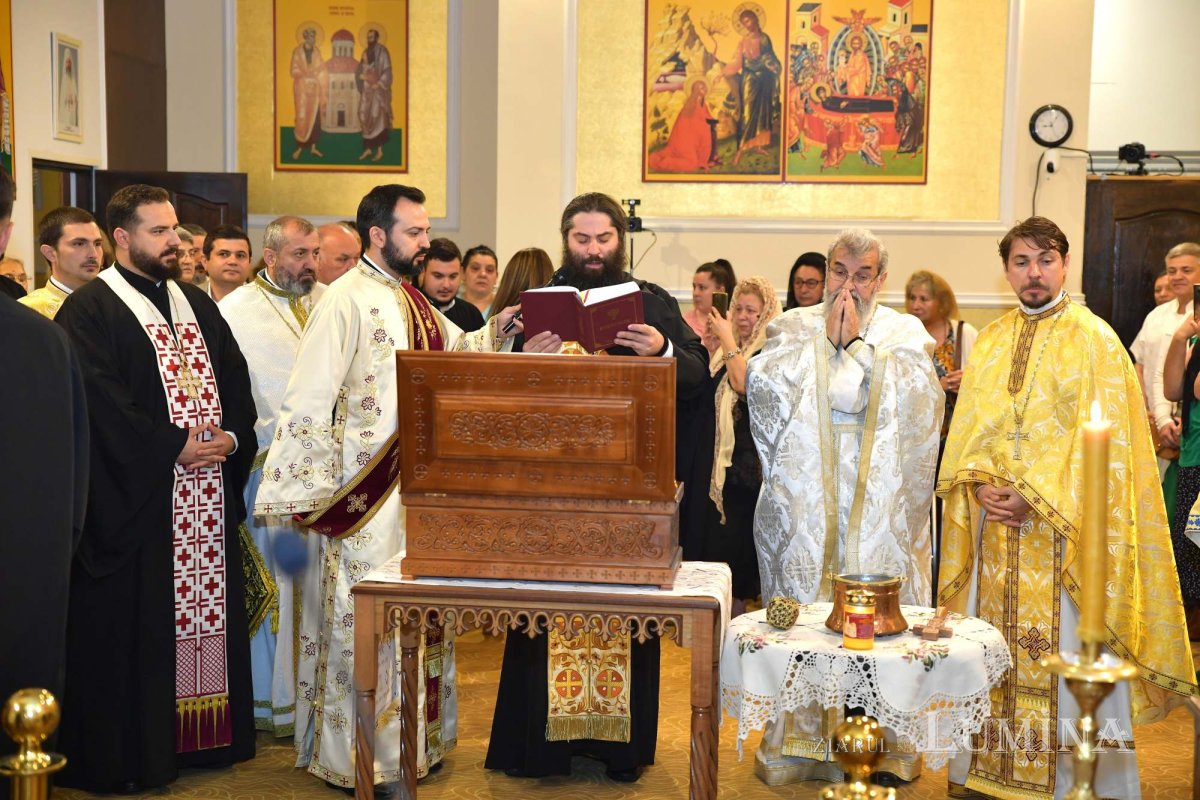 Veşmânt al Sfintei Cuvioase Parascheva dăruit capelei Centrului Luxab 259088