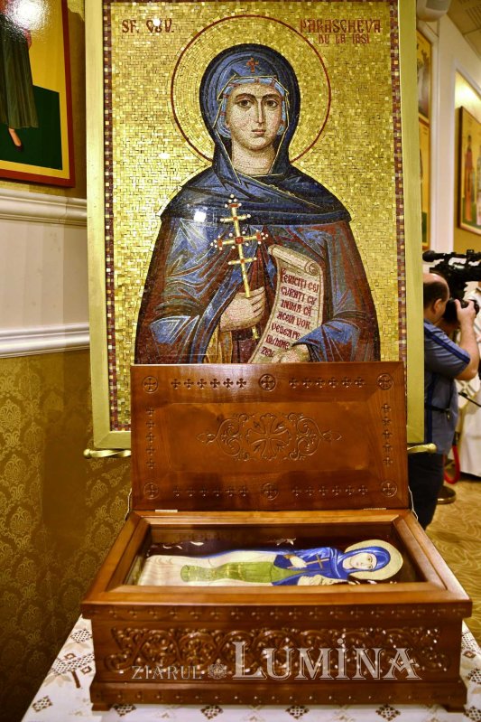 Veşmânt al Sfintei Cuvioase Parascheva dăruit capelei Centrului Luxab 259093