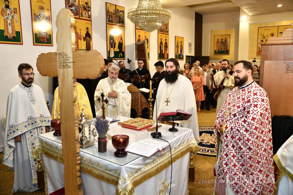 Veşmânt al Sfintei Cuvioase Parascheva dăruit capelei Centrului Luxab 259095