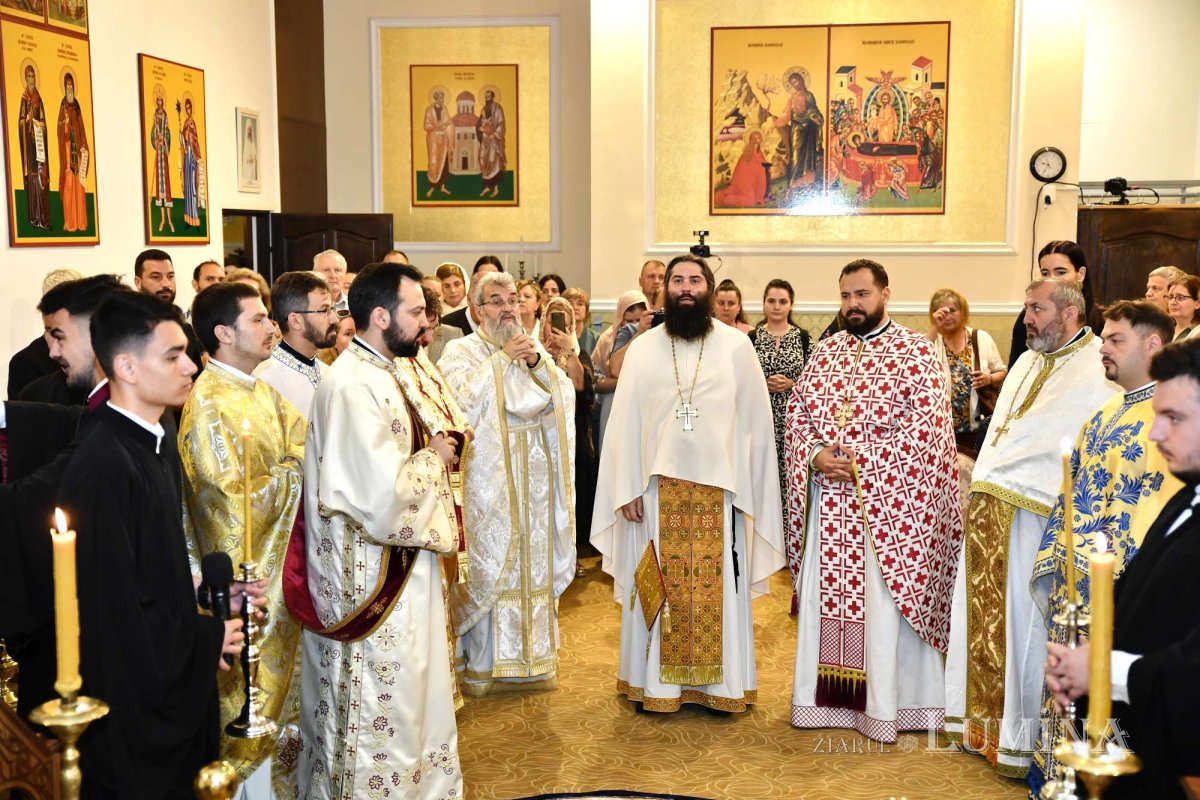 Veşmânt al Sfintei Cuvioase Parascheva dăruit capelei Centrului Luxab 259096