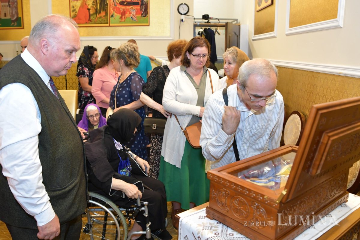 Veşmânt al Sfintei Cuvioase Parascheva dăruit capelei Centrului Luxab 259101