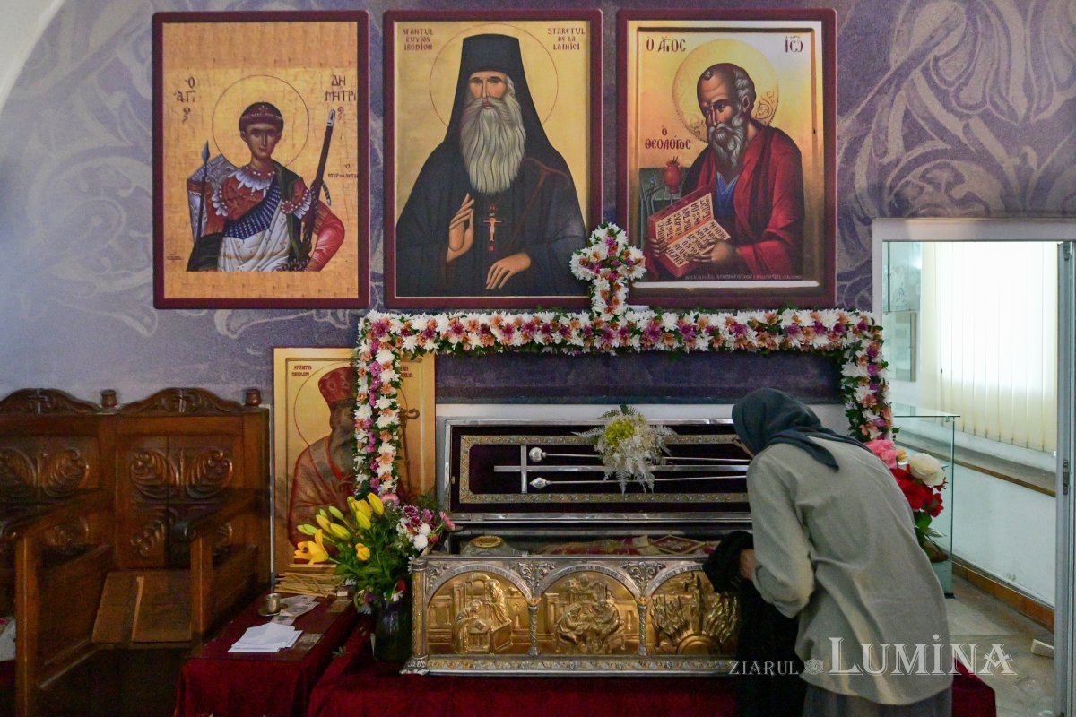 Sărbătorirea Sfântului Grigorie Dascălul la Mănăstirea Căldărușani 259447