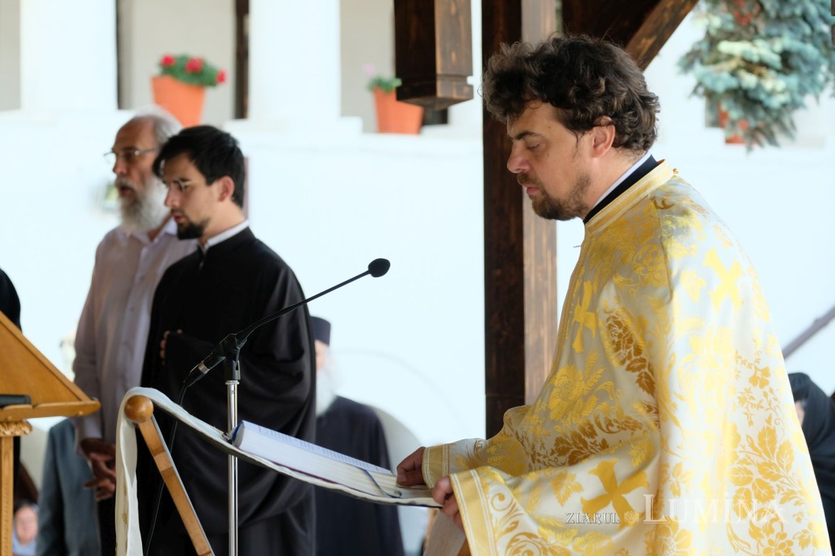 Fidelitate față de sfinți și fast liturgic la hramul Mănăstirii Plumbuita 259763