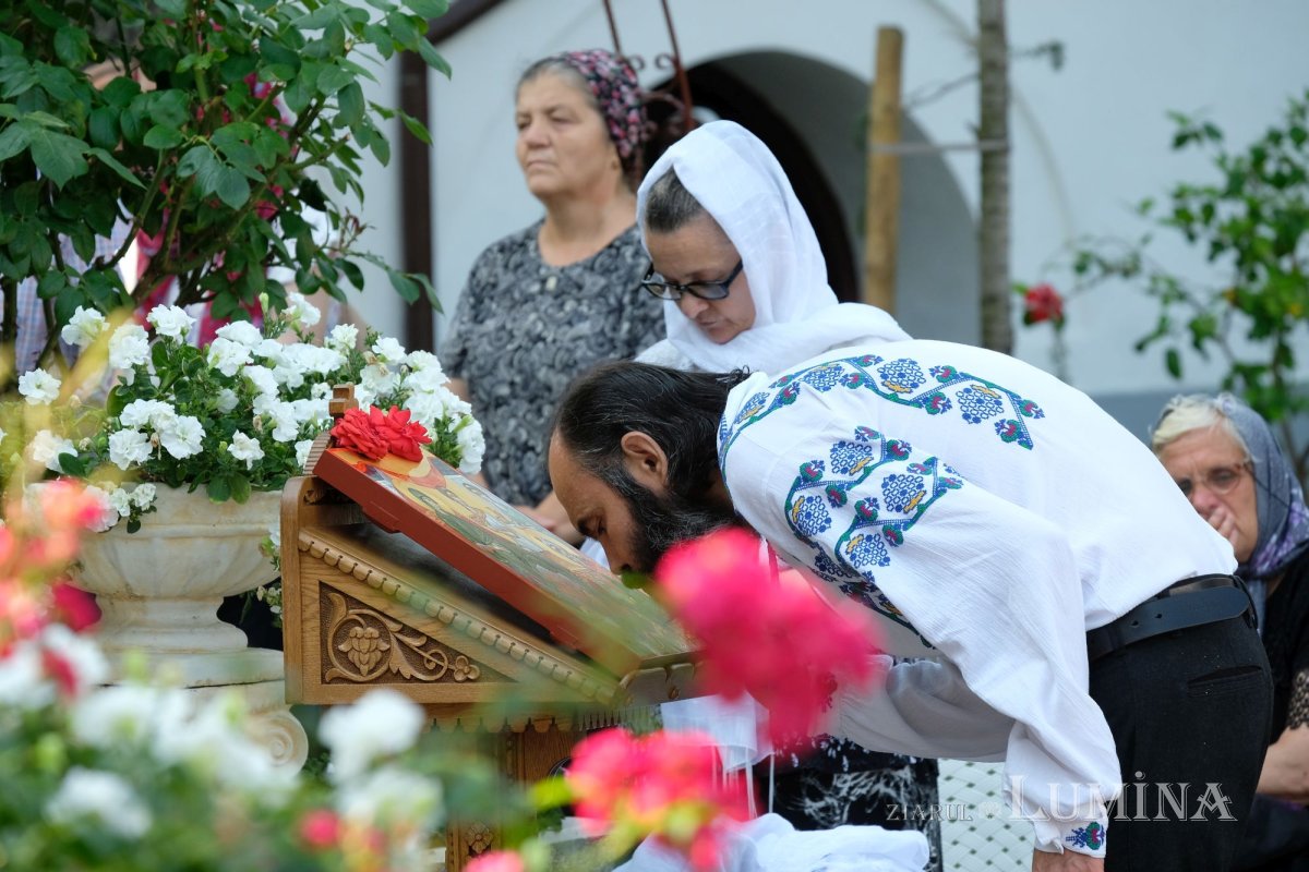 Fidelitate față de sfinți și fast liturgic la hramul Mănăstirii Plumbuita 259767