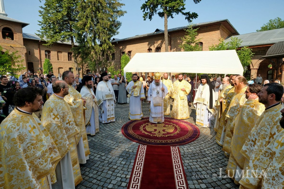 Fidelitate față de sfinți și fast liturgic la hramul Mănăstirii Plumbuita 259773