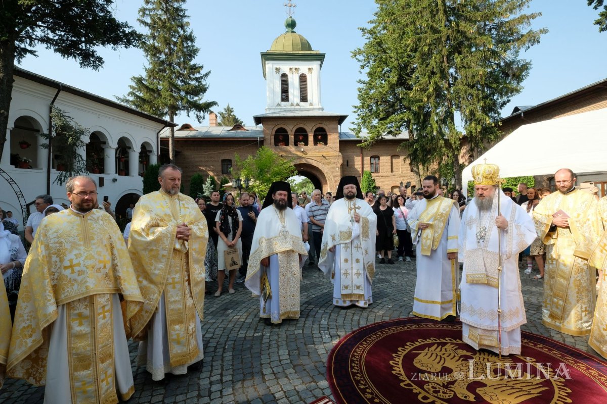 Fidelitate față de sfinți și fast liturgic la hramul Mănăstirii Plumbuita 259774