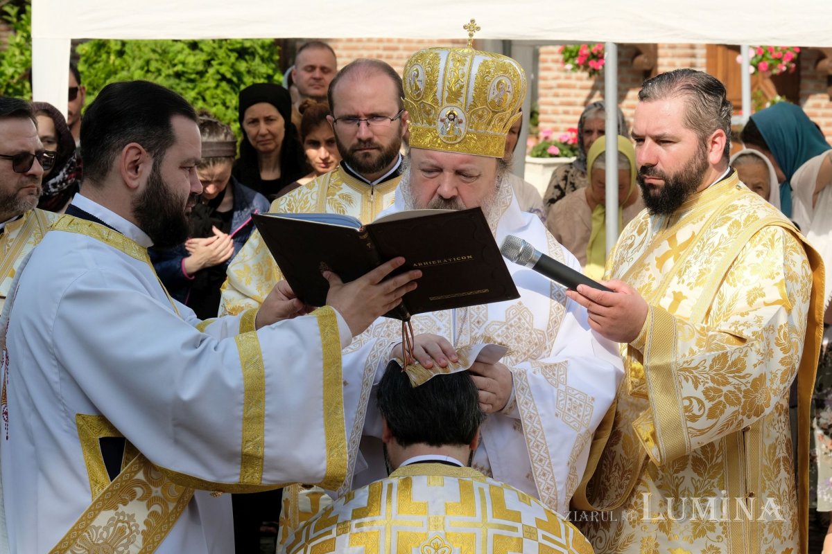 Fidelitate față de sfinți și fast liturgic la hramul Mănăstirii Plumbuita 259778