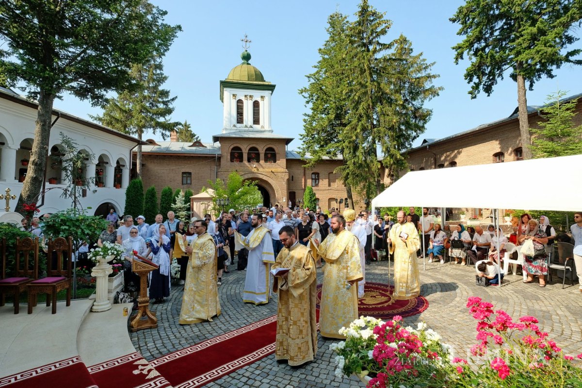 Fidelitate față de sfinți și fast liturgic la hramul Mănăstirii Plumbuita 259794