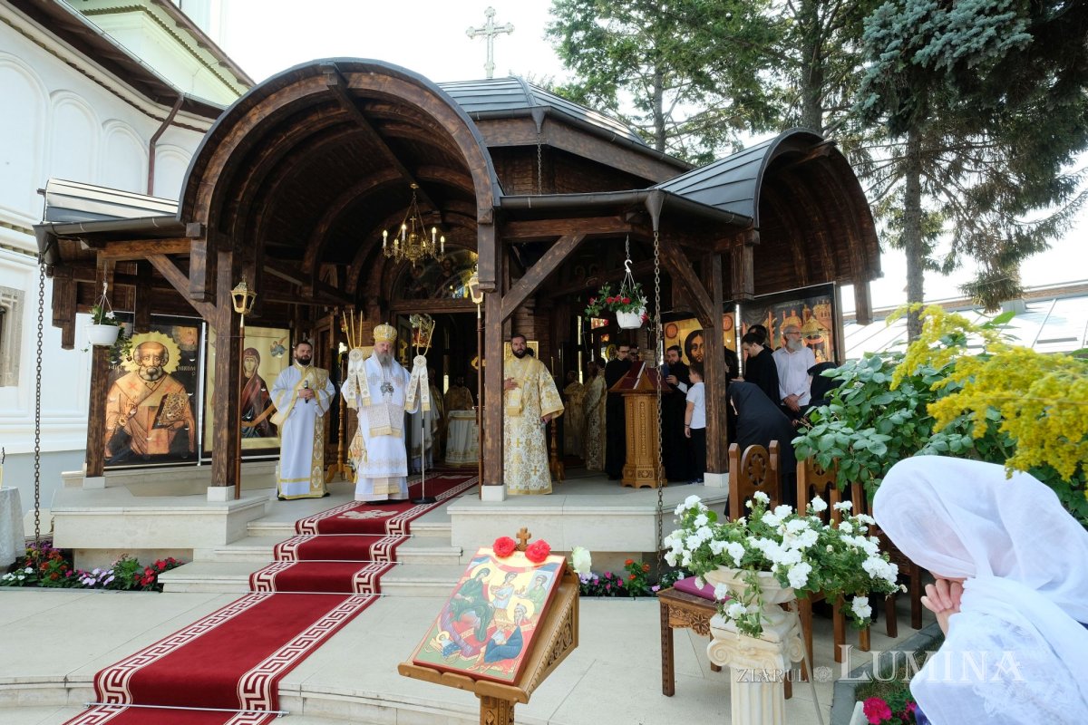 Fidelitate față de sfinți și fast liturgic la hramul Mănăstirii Plumbuita 259796