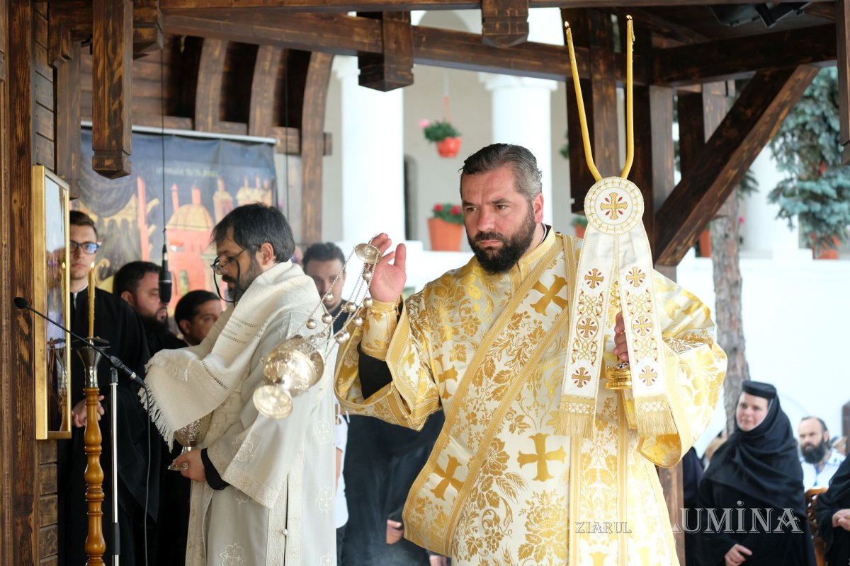 Fidelitate față de sfinți și fast liturgic la hramul Mănăstirii Plumbuita 259797