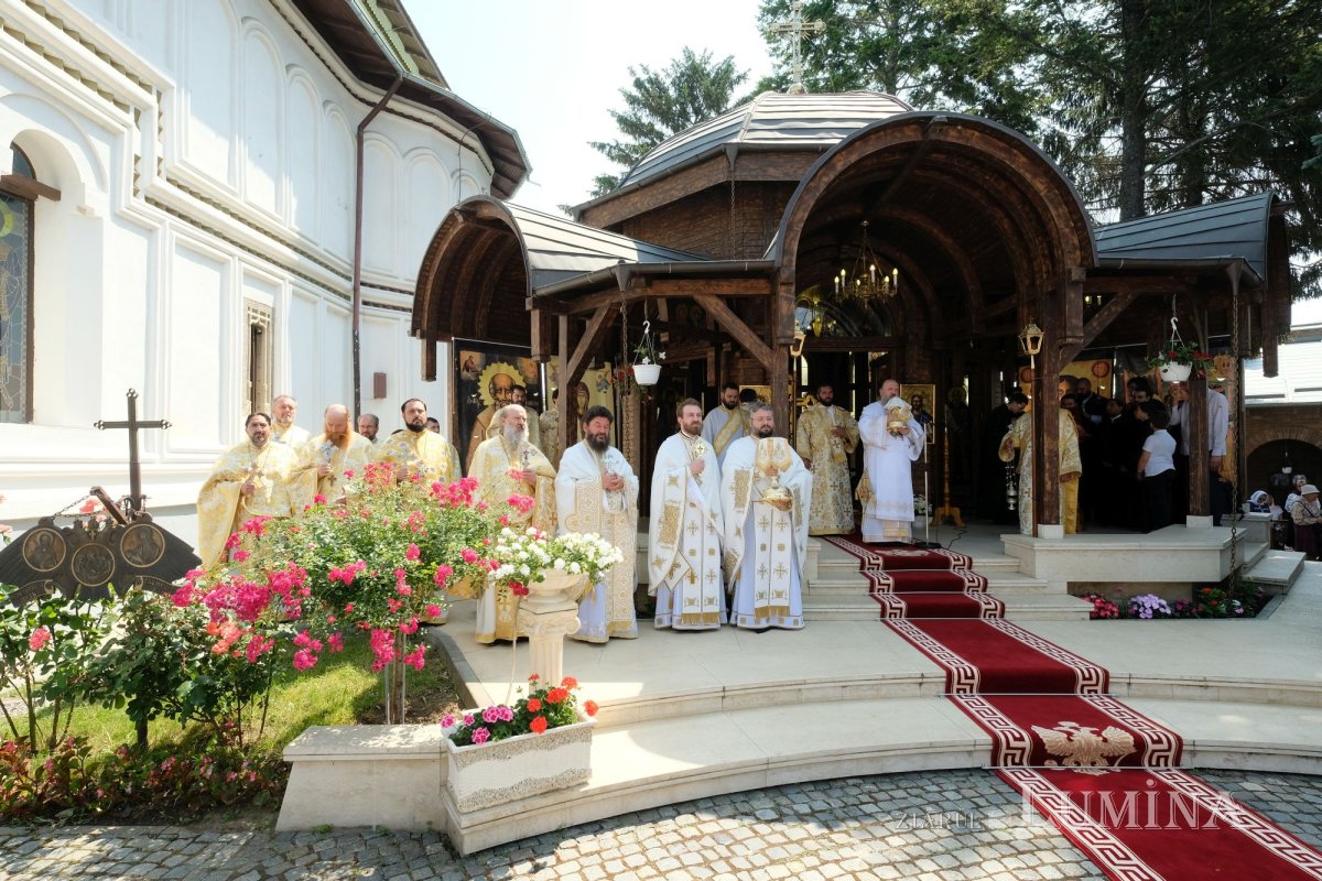 Fidelitate față de sfinți și fast liturgic la hramul Mănăstirii Plumbuita 259803