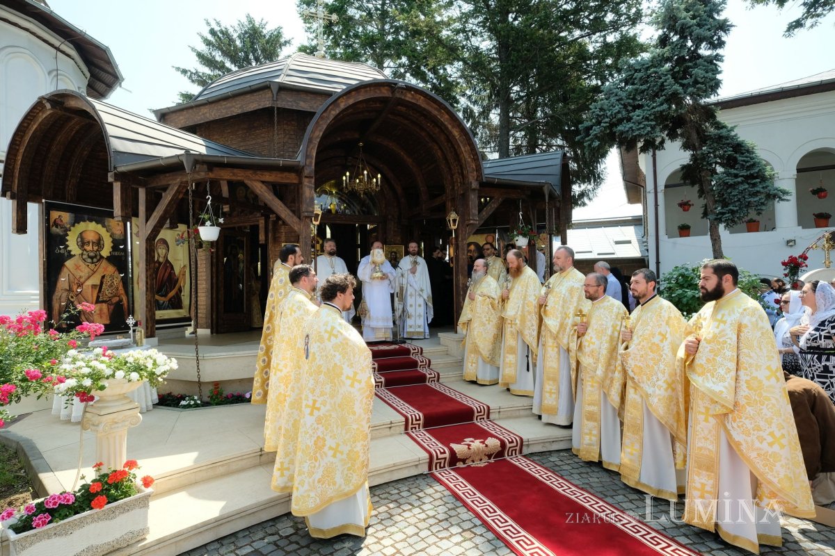 Fidelitate față de sfinți și fast liturgic la hramul Mănăstirii Plumbuita 259806