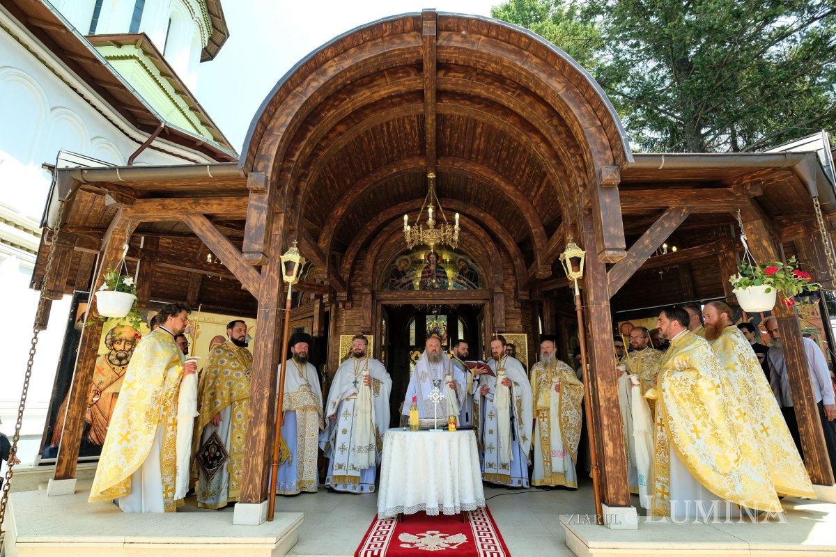 Fidelitate față de sfinți și fast liturgic la hramul Mănăstirii Plumbuita 259808