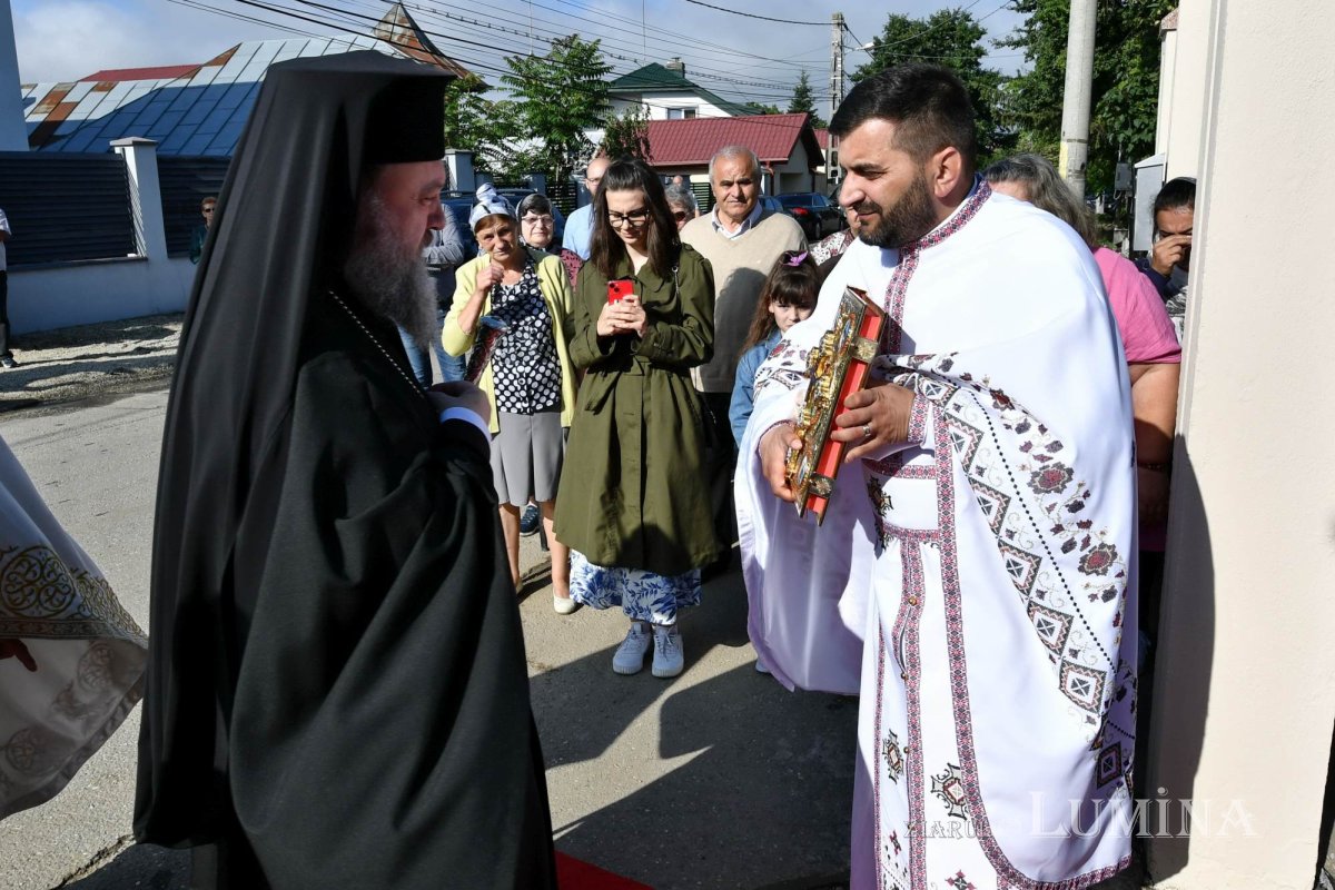 Bucuria sfințirii bisericii în parohia ilfoveană Ostrat 260183
