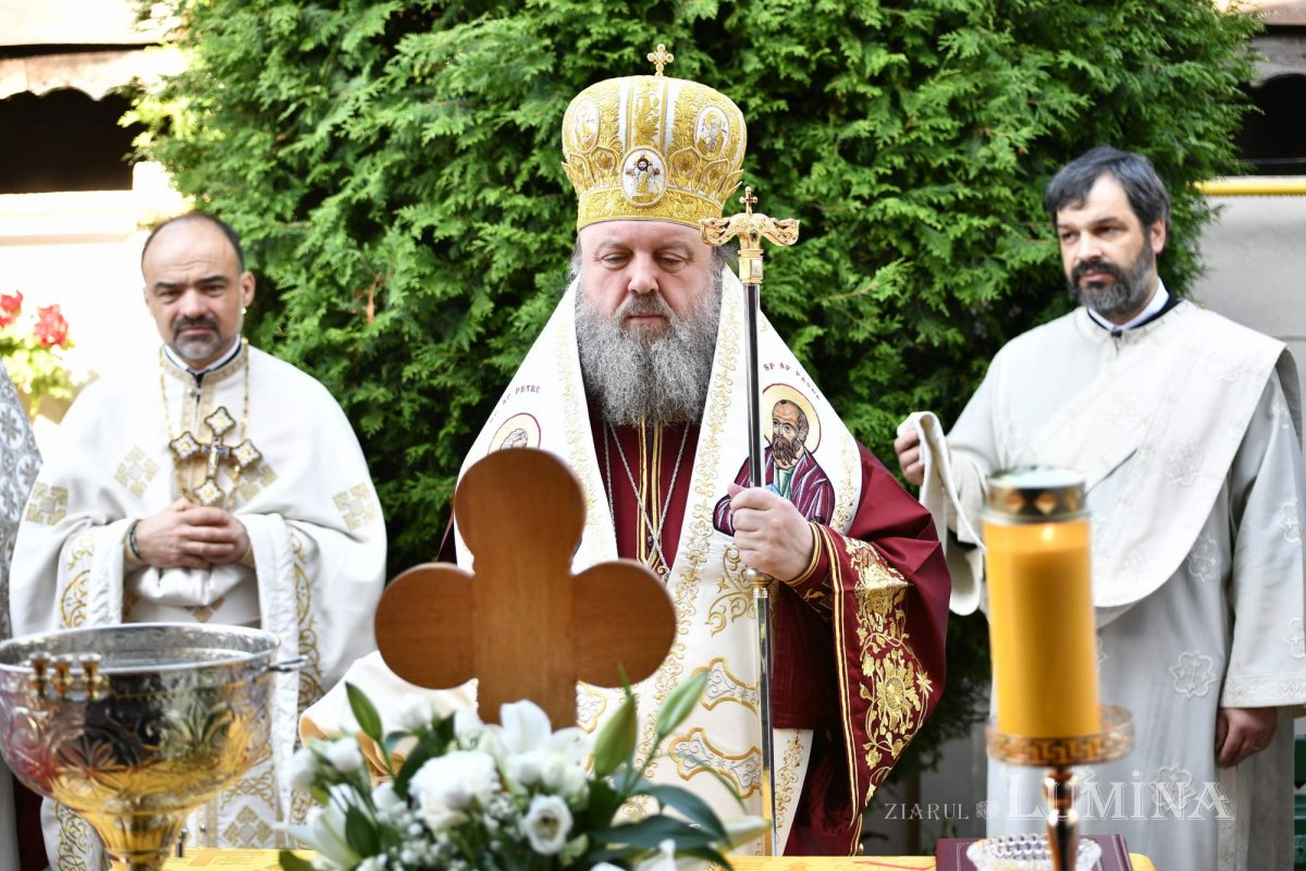 Bucuria sfințirii bisericii în parohia ilfoveană Ostrat 260188