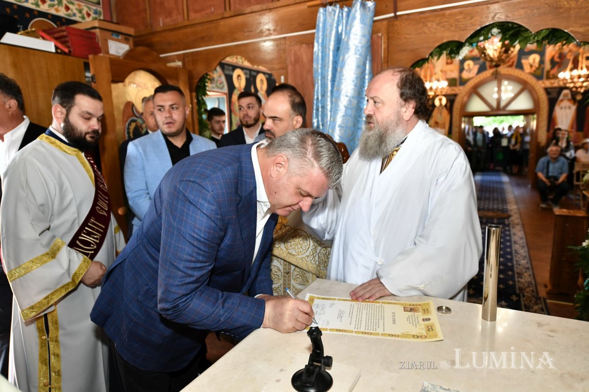 Bucuria sfințirii bisericii în parohia ilfoveană Ostrat 260201