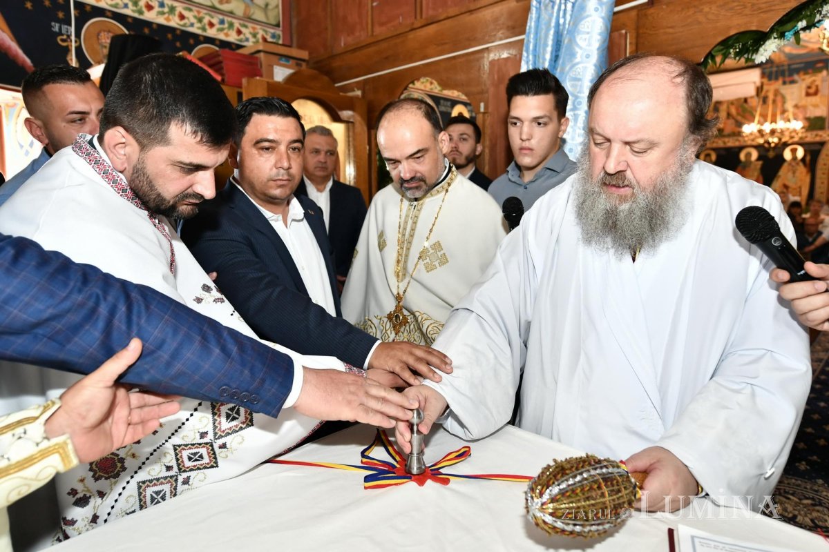 Bucuria sfințirii bisericii în parohia ilfoveană Ostrat 260205