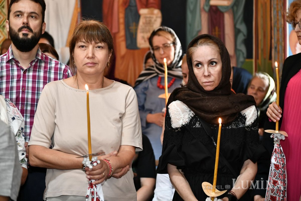 Bucuria sfințirii bisericii în parohia ilfoveană Ostrat 260214