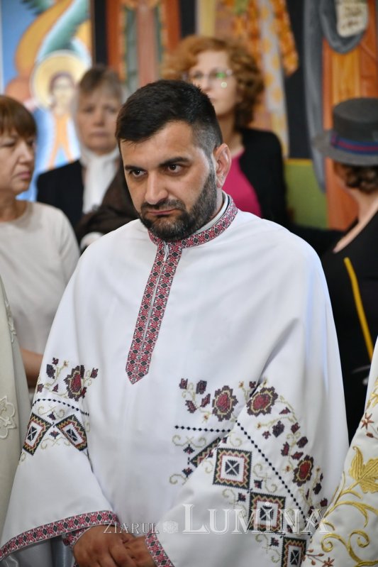 Bucuria sfințirii bisericii în parohia ilfoveană Ostrat 260215