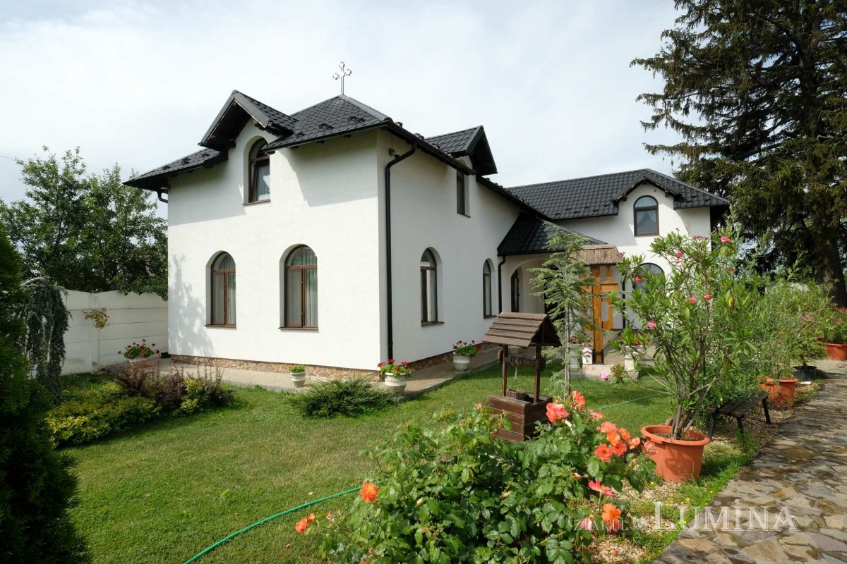 Parohia în care bătrânii trăiesc în vecinătatea misterului 260683