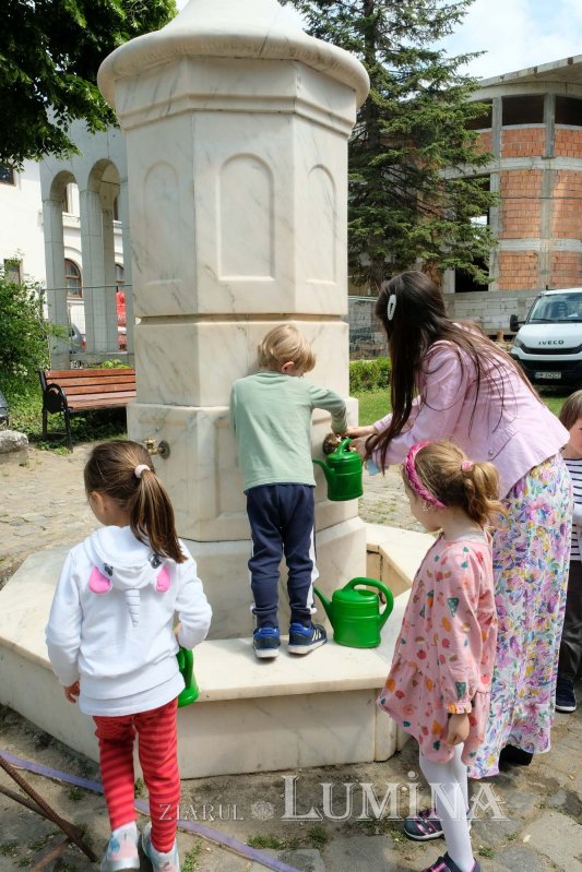 Educație și filantropie la Parohia Mavrogheni din București 261043