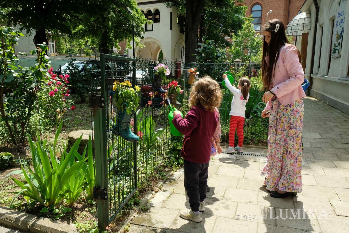 Educație și filantropie la Parohia Mavrogheni din București 261046