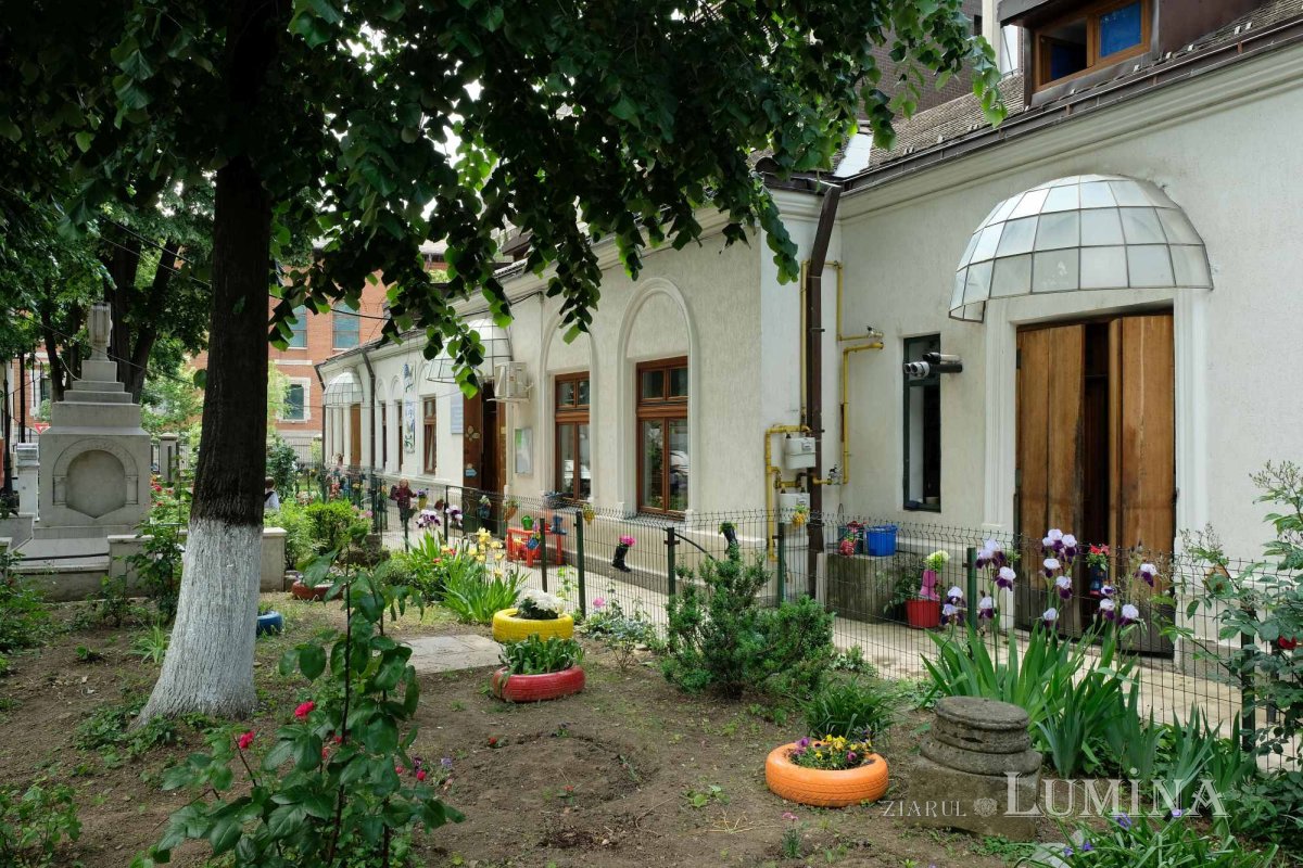 Educație și filantropie la Parohia Mavrogheni din București 261053