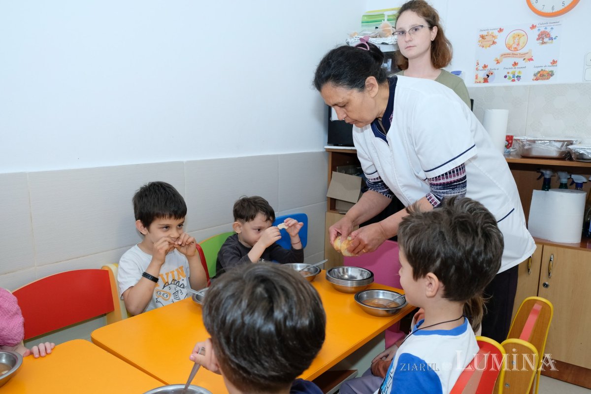 Educație și filantropie la Parohia Mavrogheni din București 261065