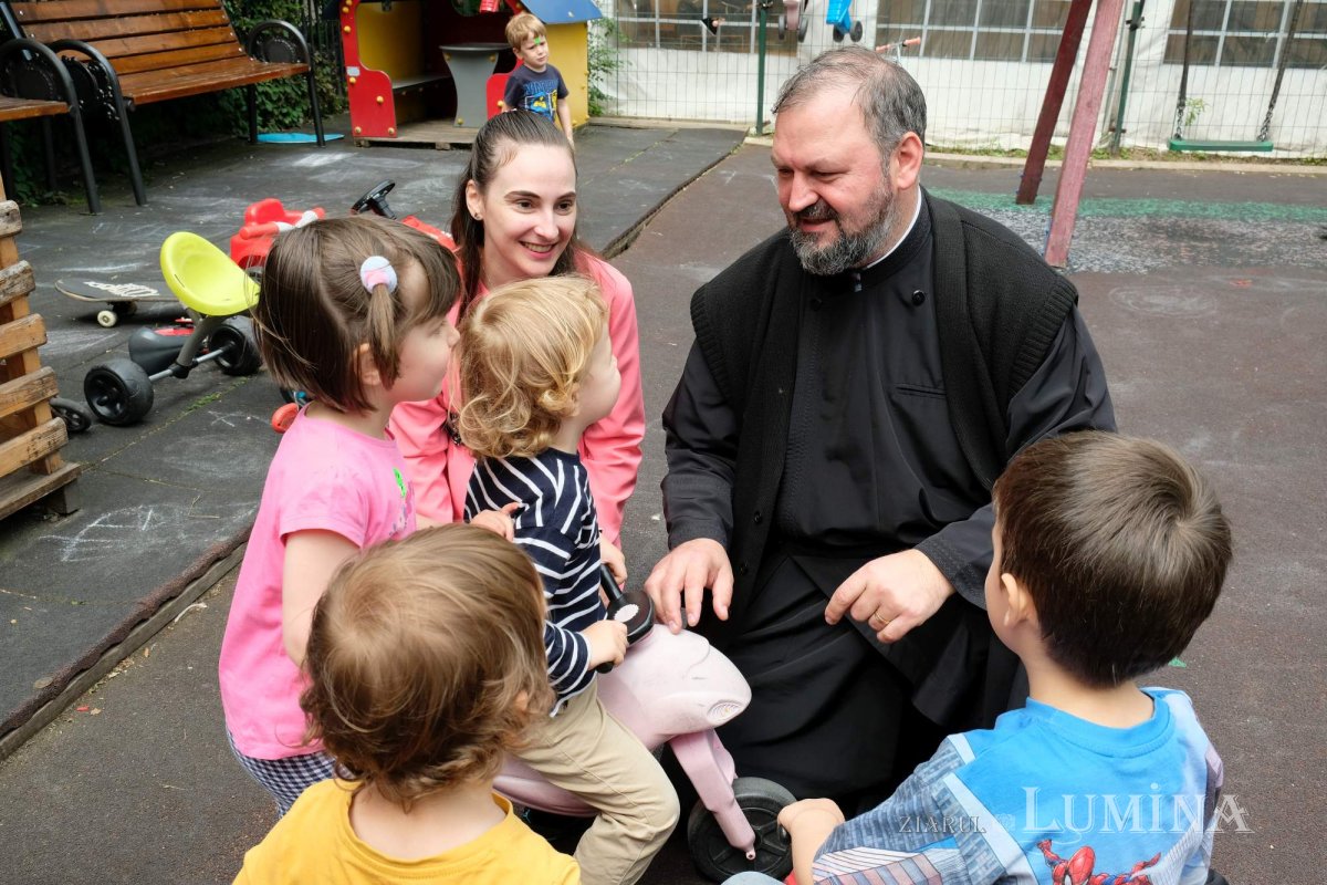 Educație și filantropie la Parohia Mavrogheni din București 261068