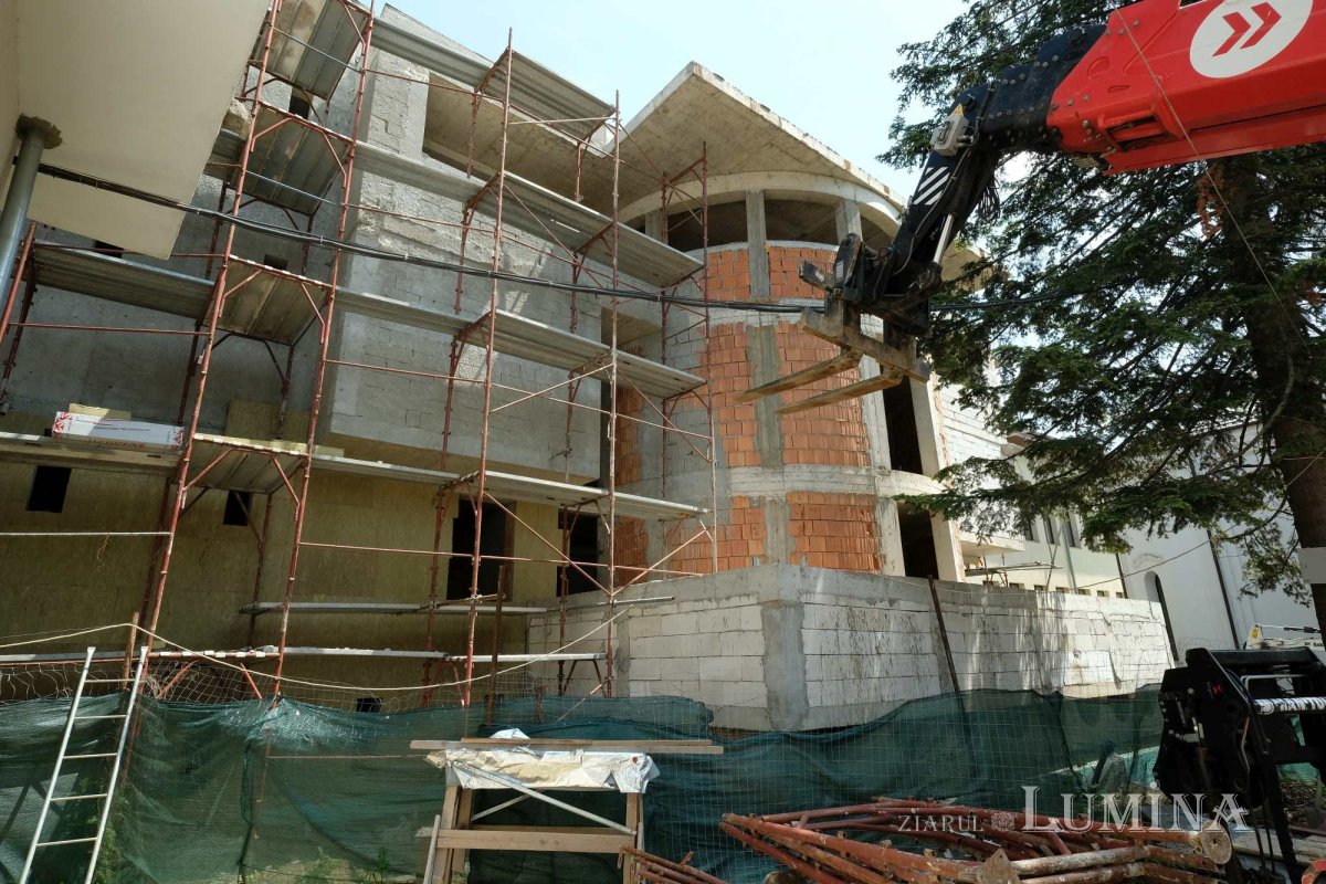 Educație și filantropie la Parohia Mavrogheni din București 261087