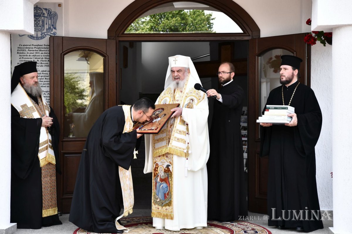 Patriarhul României a binecuvântat prima creșă a Arhiepiscopiei Bucureștilor 261384