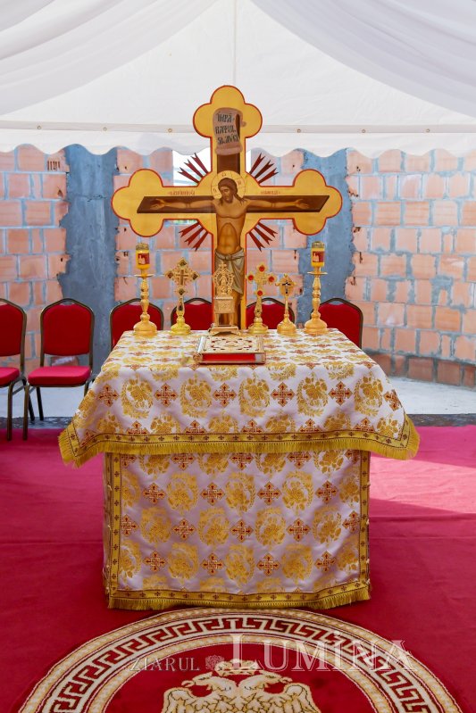 Raclă nouă pentru sfinte moaște mucenicești la o parohie ilfoveană 261746