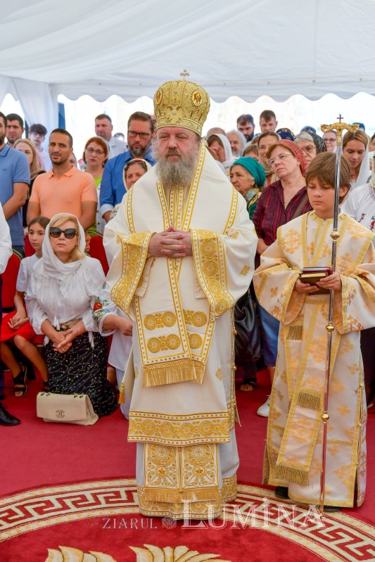 Raclă nouă pentru sfinte moaște mucenicești la o parohie ilfoveană 261754