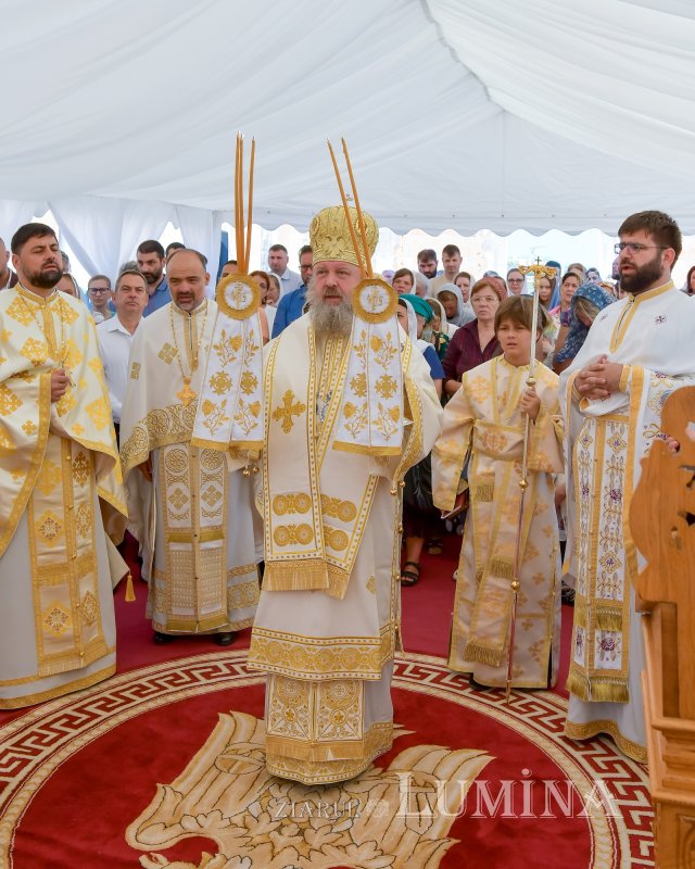 Raclă nouă pentru sfinte moaște mucenicești la o parohie ilfoveană 261755