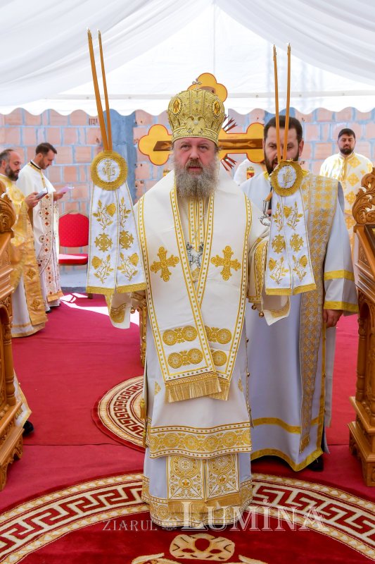 Raclă nouă pentru sfinte moaște mucenicești la o parohie ilfoveană 261756