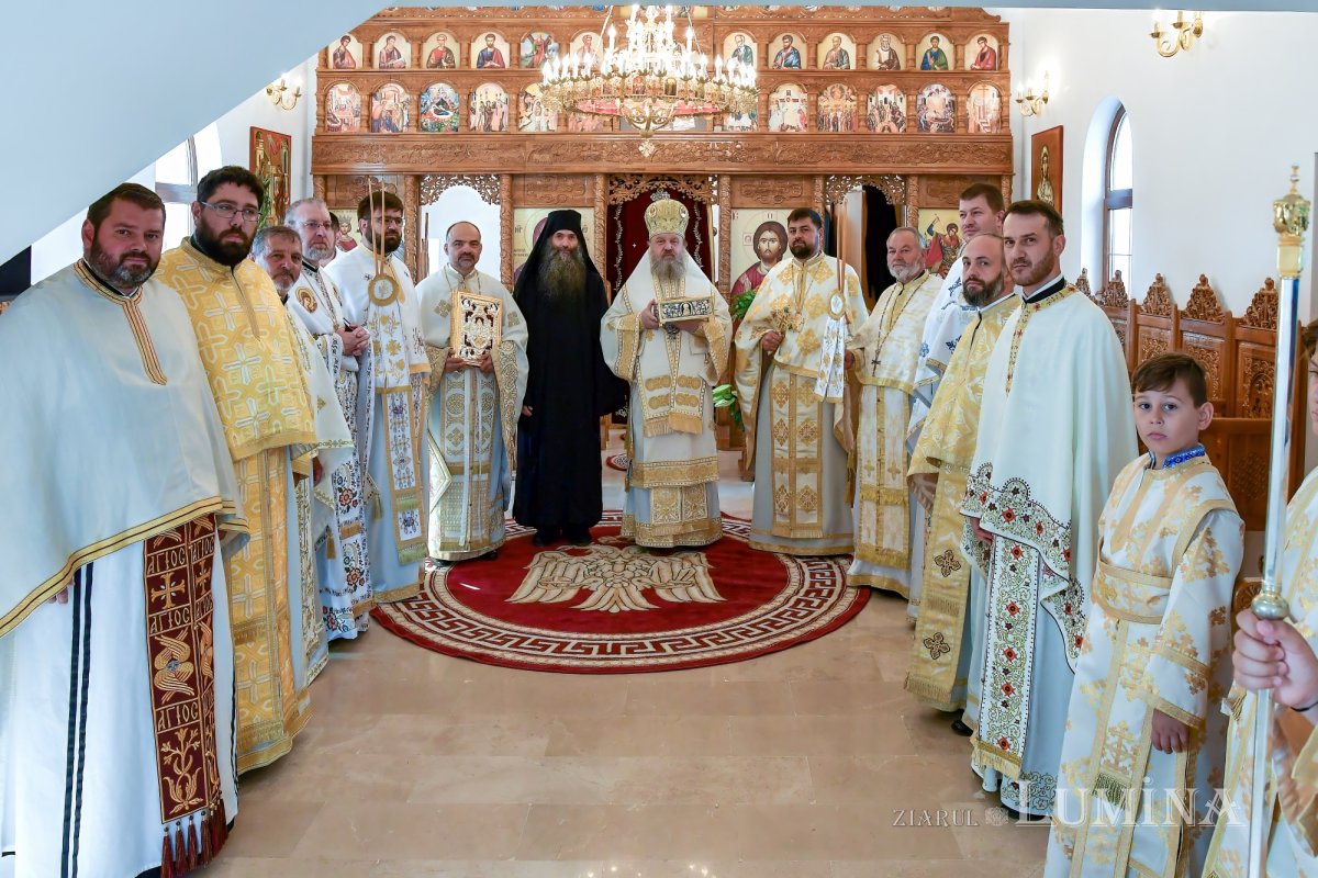 Raclă nouă pentru sfinte moaște mucenicești la o parohie ilfoveană 261789