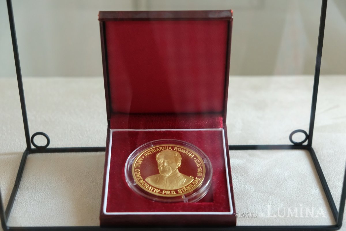 Acasă la părintele Dumitru Stăniloae în București 262318