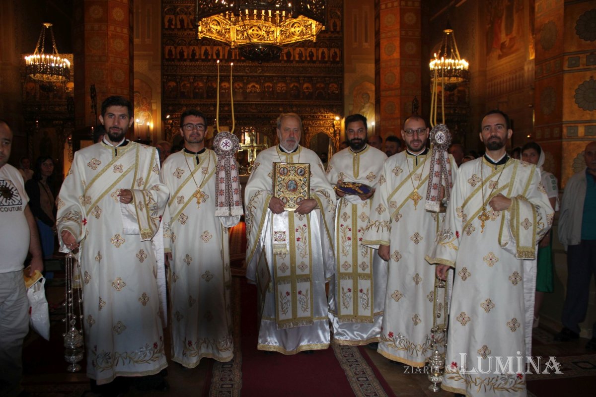 Sfântul Ierarh Nifon, prăznuit la Catedrala Mitropolitană din Craiova 264642