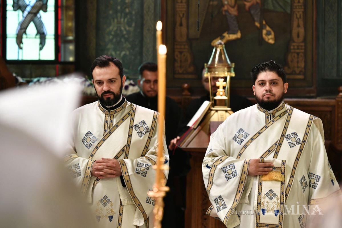 Cântare de adormire adusă Maicii lui Dumnezeu la Catedrala Patriarhală 264710