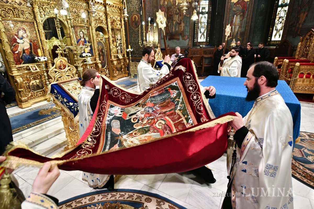 Cântare de adormire adusă Maicii lui Dumnezeu la Catedrala Patriarhală 264720