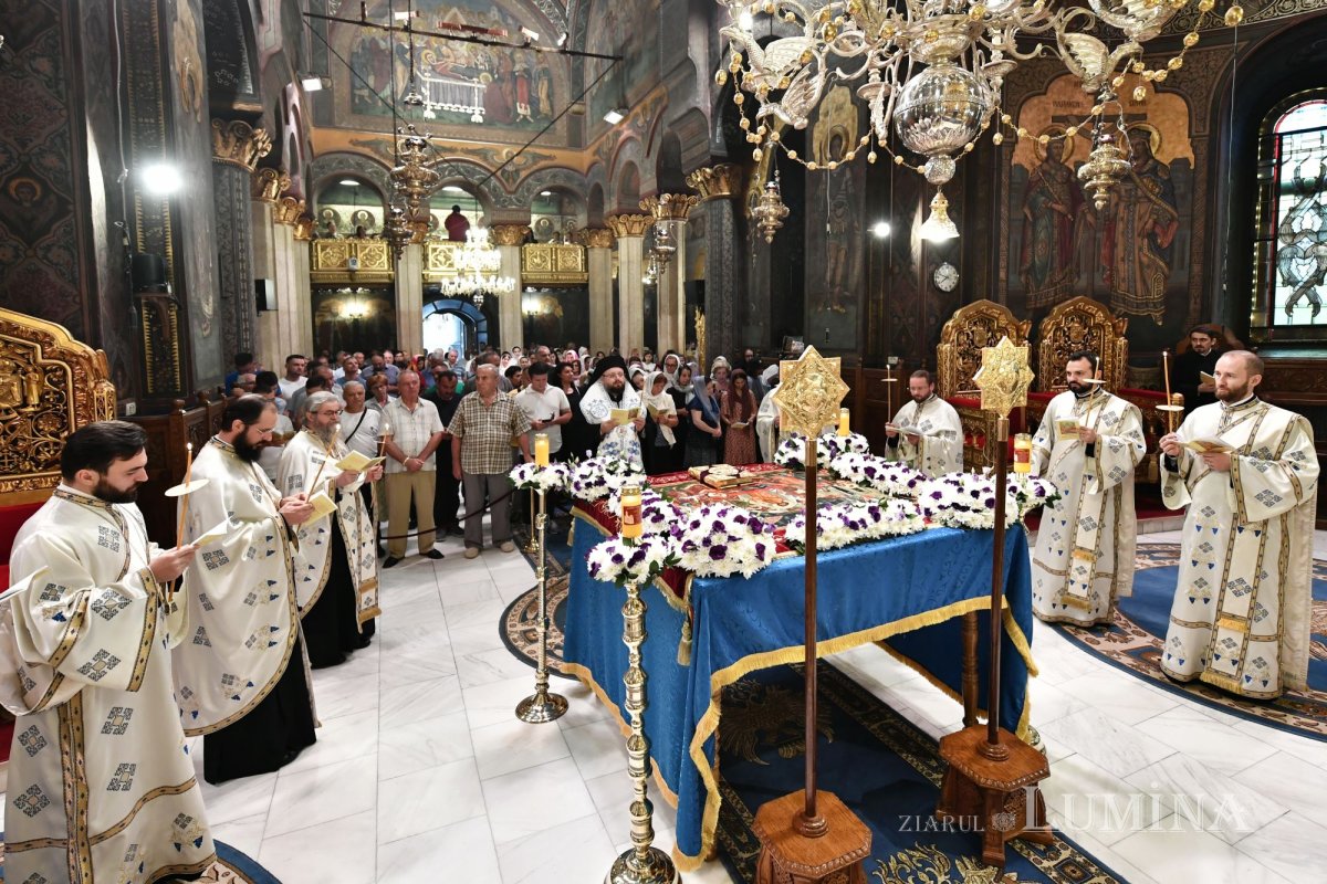 Cântare de adormire adusă Maicii lui Dumnezeu la Catedrala Patriarhală 264736