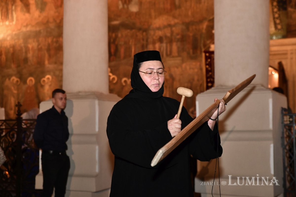 Cântare de adormire adusă Maicii lui Dumnezeu la Catedrala Patriarhală 264737