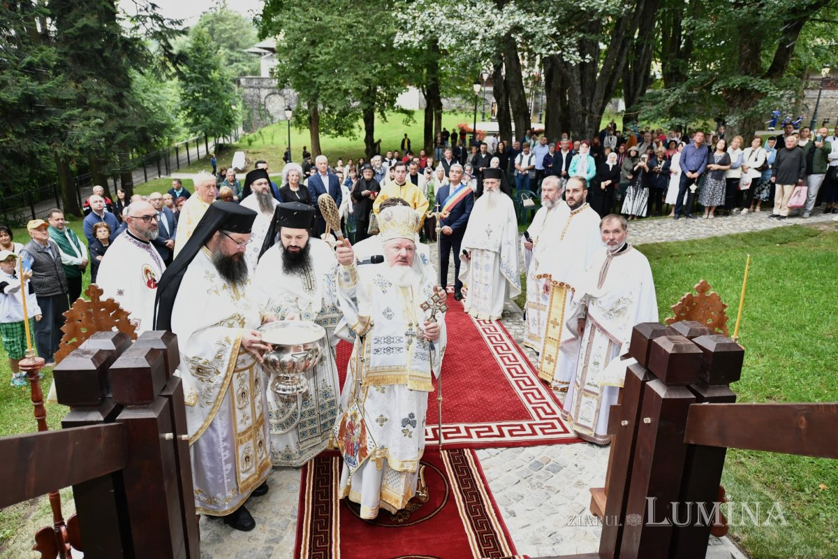 Înnoire și binecuvântare în lavra isihastă a Maicii Domnului de la Sinaia 264878