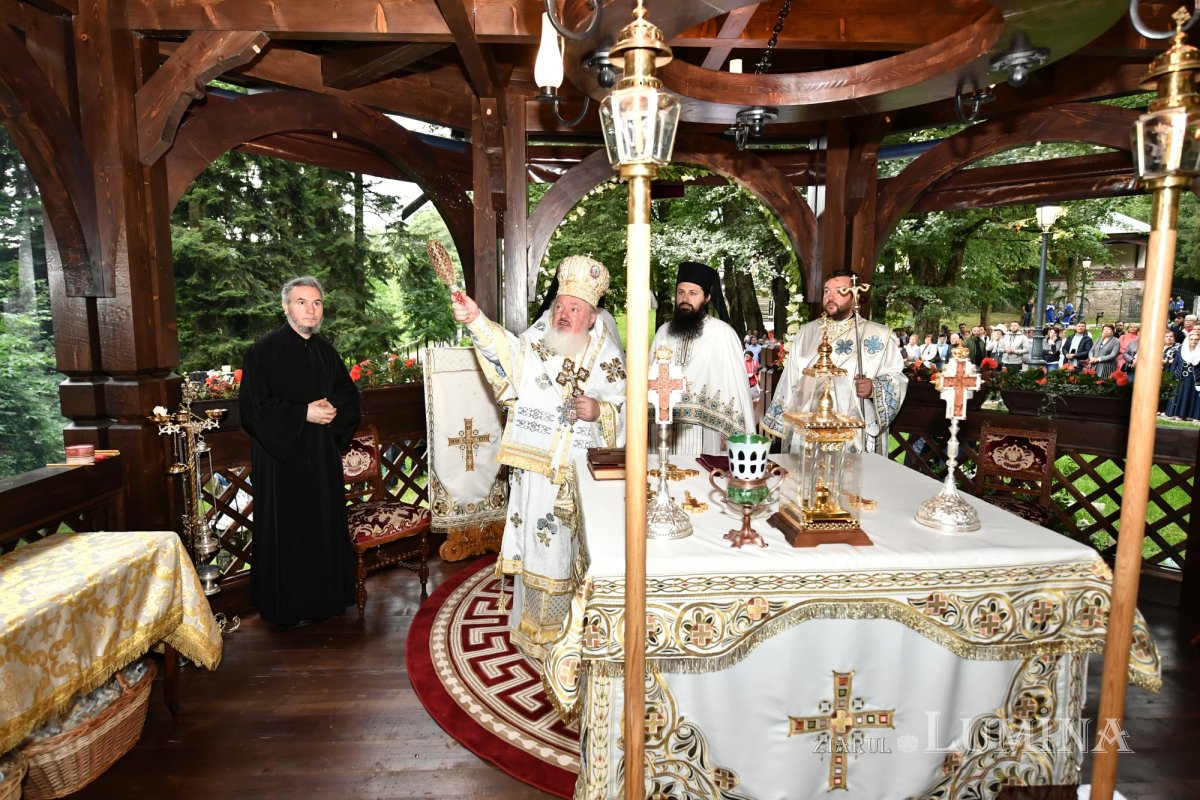 Înnoire și binecuvântare în lavra isihastă a Maicii Domnului de la Sinaia 264881
